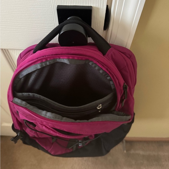 North Face backpack - Picture 4 of 4